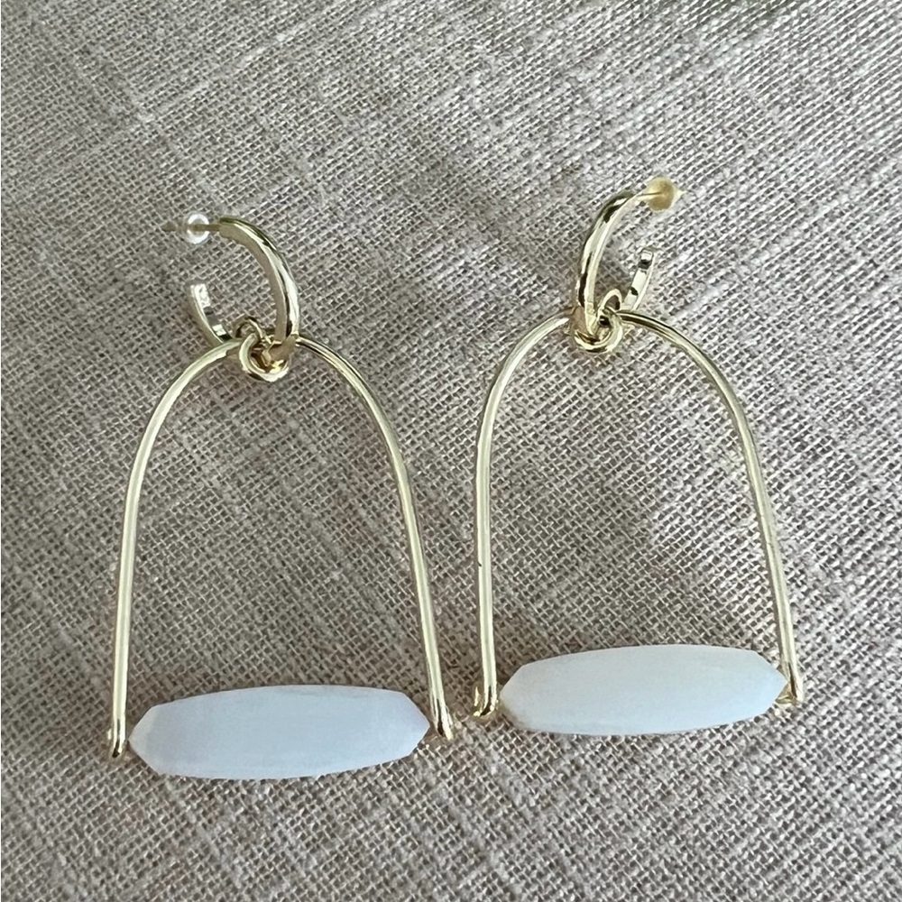 Kendra Scott Gold Statement earrings in mother of pearl